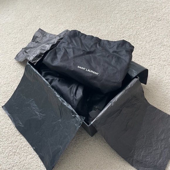 SAINT LAURENT Patent-Leather Slingback Pumps - Picture 2 of 6